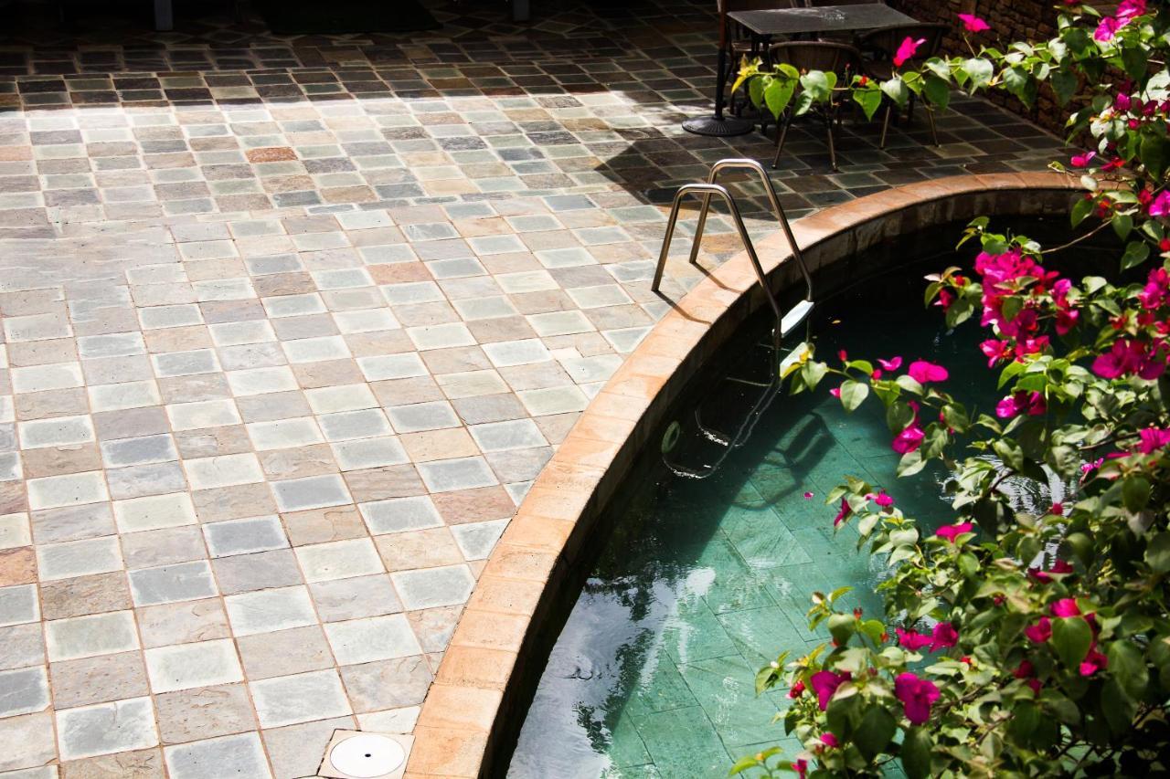 Hotel Bougainviller Kampala Zewnętrze zdjęcie
