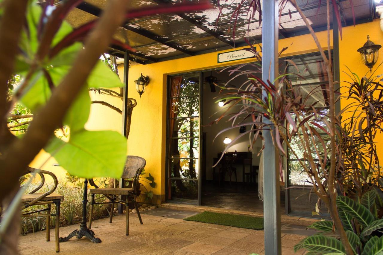 Hotel Bougainviller Kampala Zewnętrze zdjęcie