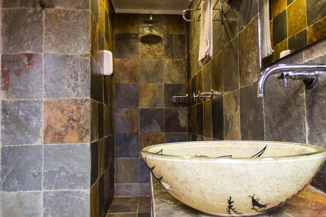 Hotel Bougainviller Kampala Zewnętrze zdjęcie